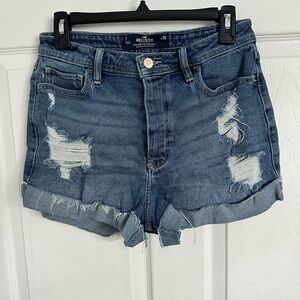 Hollister Ultra High Rise Mom Short 3”